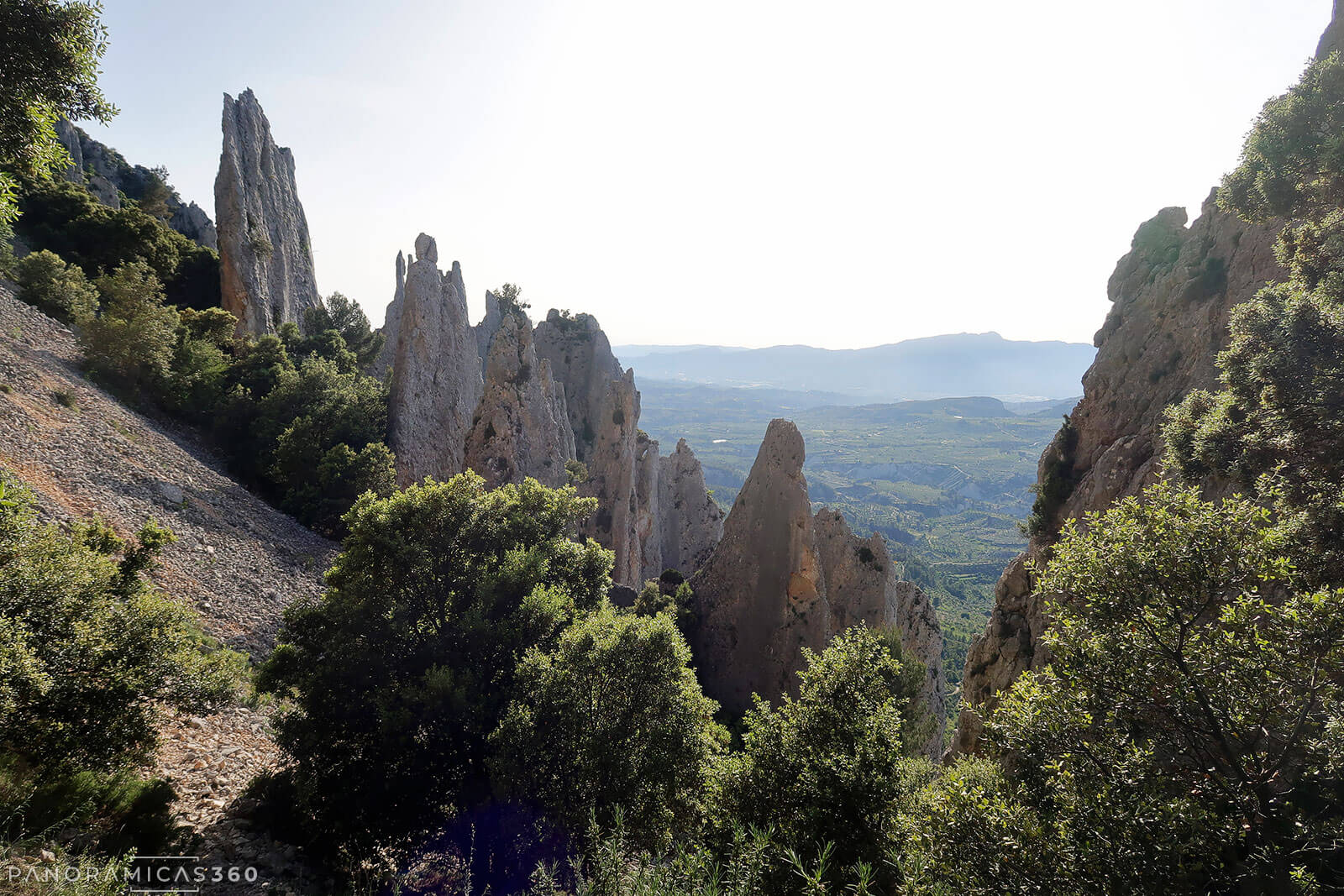 Agulles del Frares en la Sierra Serrella y montañas del Comtat