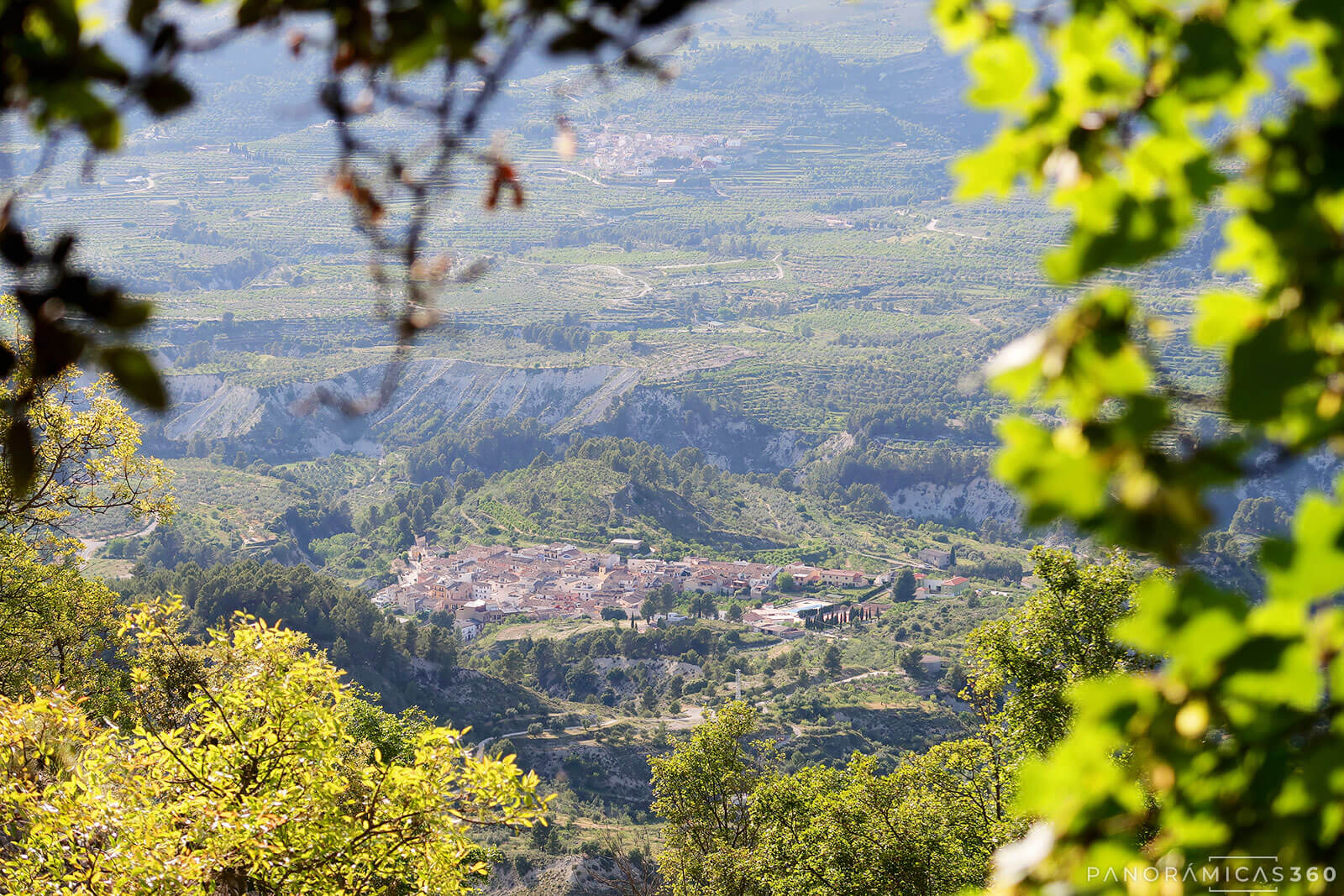 Vista de Quatretondeta desde la Sierra Serrella