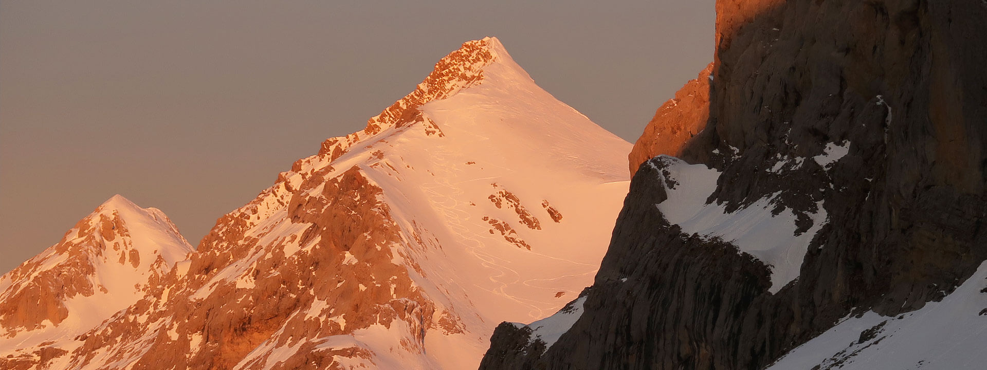 Pico Tendeñera con la traza de nuestros esquís