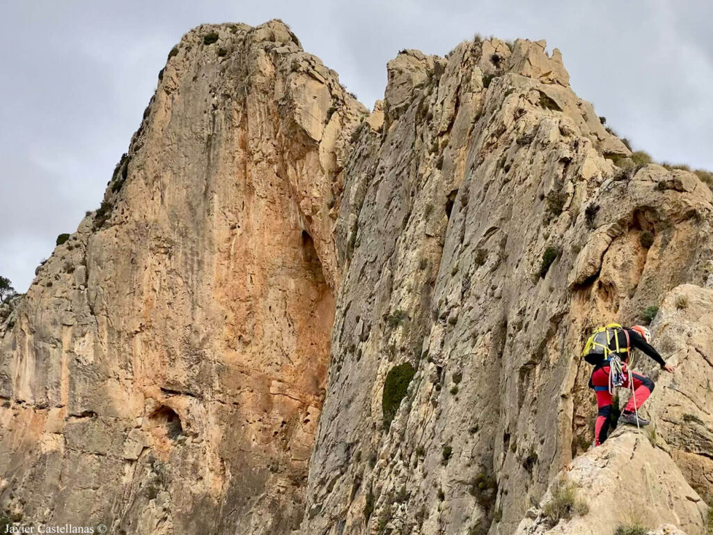Progresando por la cresta de las Jotas con la Cima Grande detrás