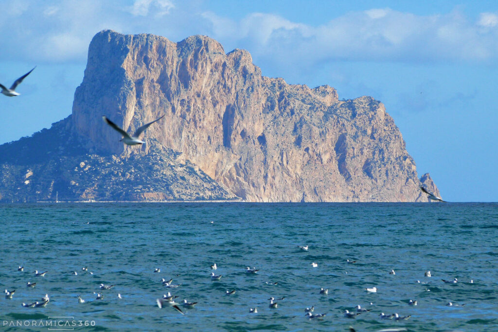 Peñón de Ifach visto desde la bahía de Altea