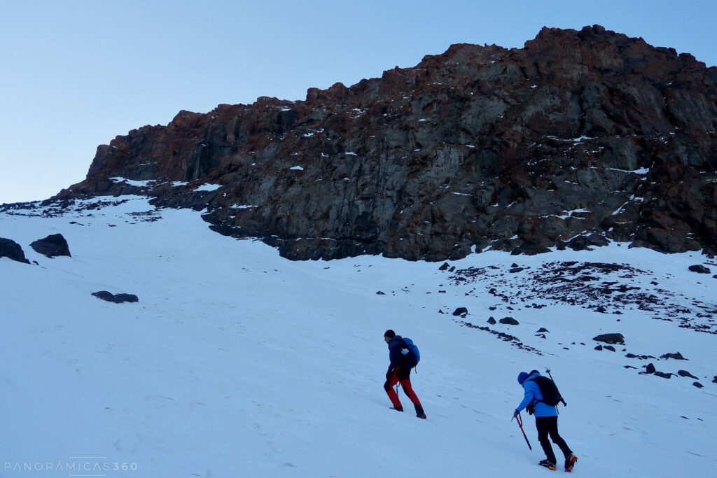 Primeras rampas de ascenso al Toubkal