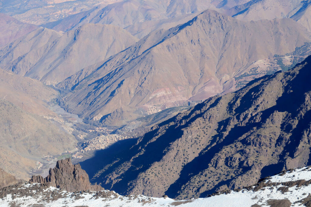 Valle de Imlil y sus pueblos desde la cumbre del Toubkal