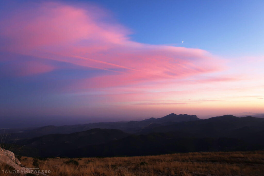 El sol ya se ha puesto. Los tonos rojizos indican que tendremos una noche ventosa