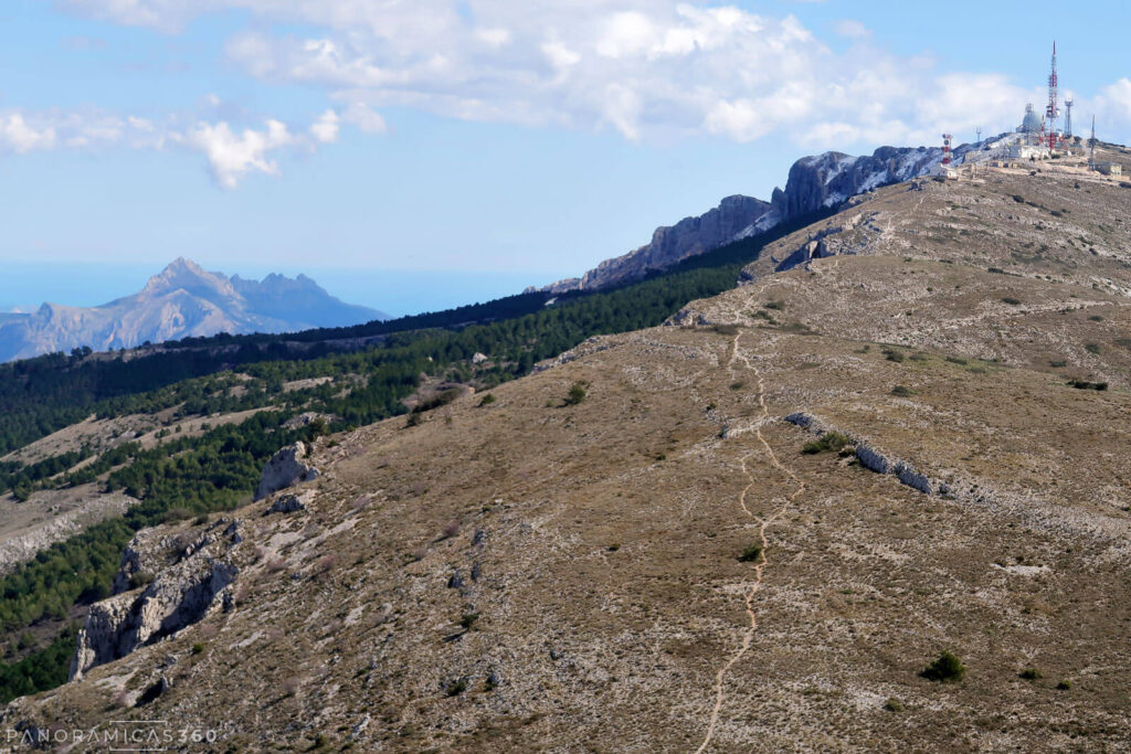 Cordal de la Sierra de Aitana. Bernia a la izquierda