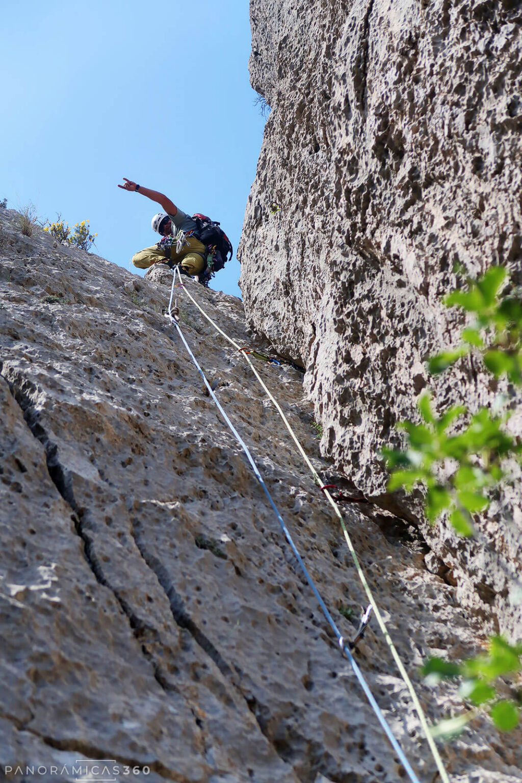 Javi al final del diedro del tercer largo