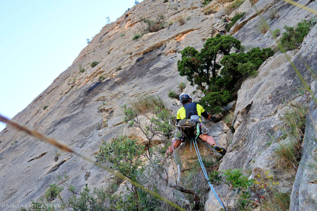 Javi en la salida del tercer largo