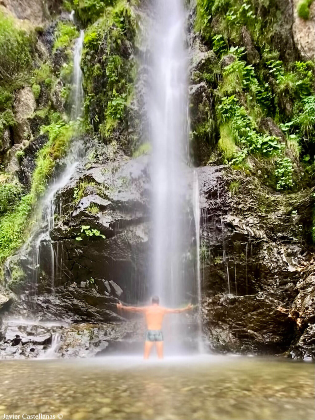 Baño en la cascade de Mazobre
