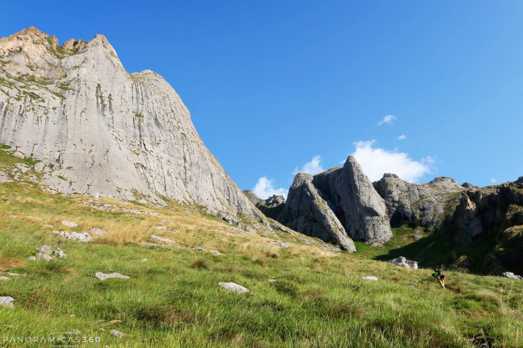 Javi aproximando a la Peña Fresnidiellu