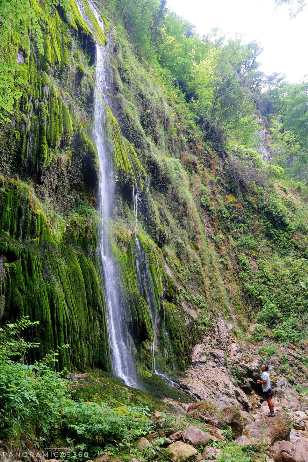 Javi observa el Saltu'l Caleyu