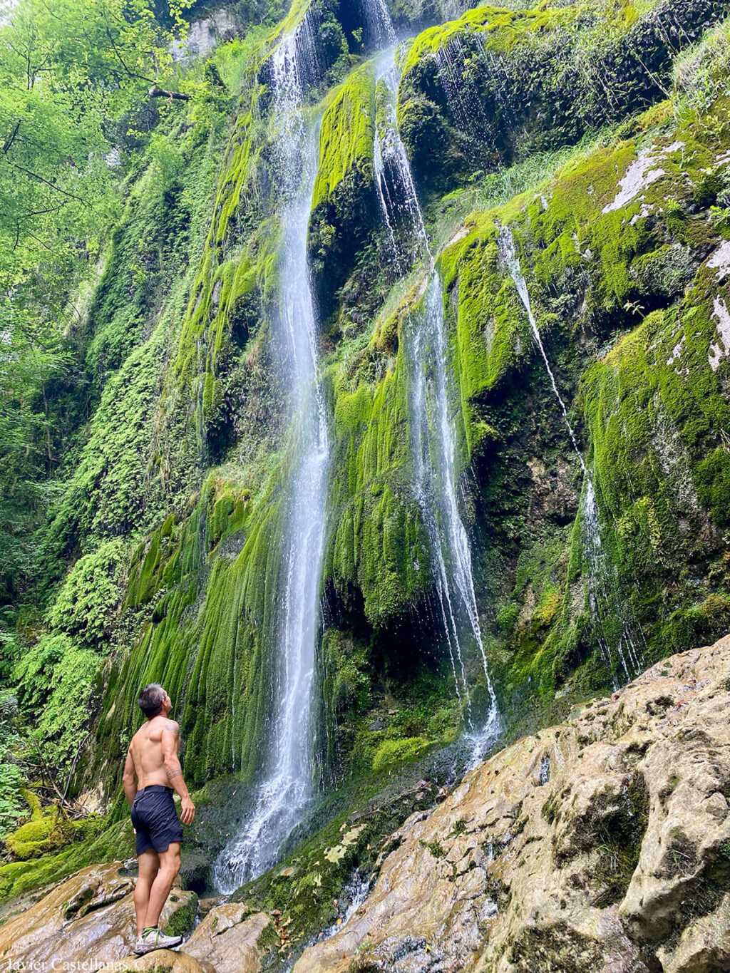 Javi observa el Saltu'l Caleyu