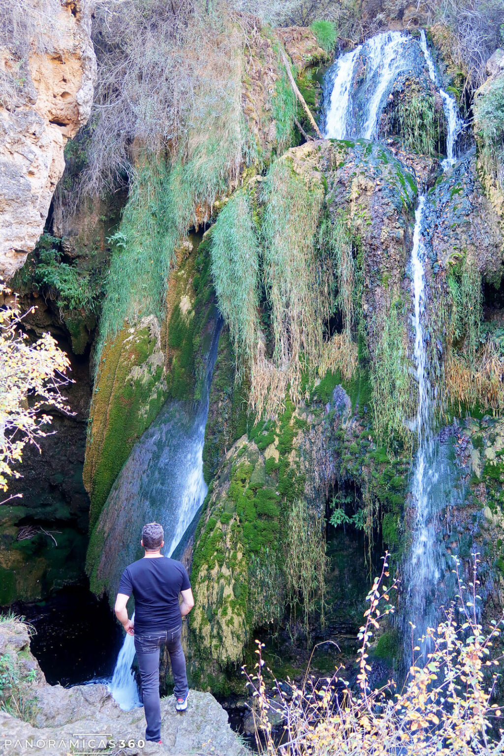 David observa el Salto de Calomarde