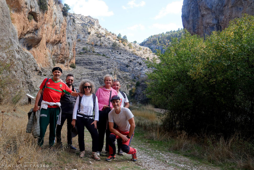 El equipo al completo. De izquierda a derecha: Maurice, David, Cris, Isabel, Zardoya y yo
