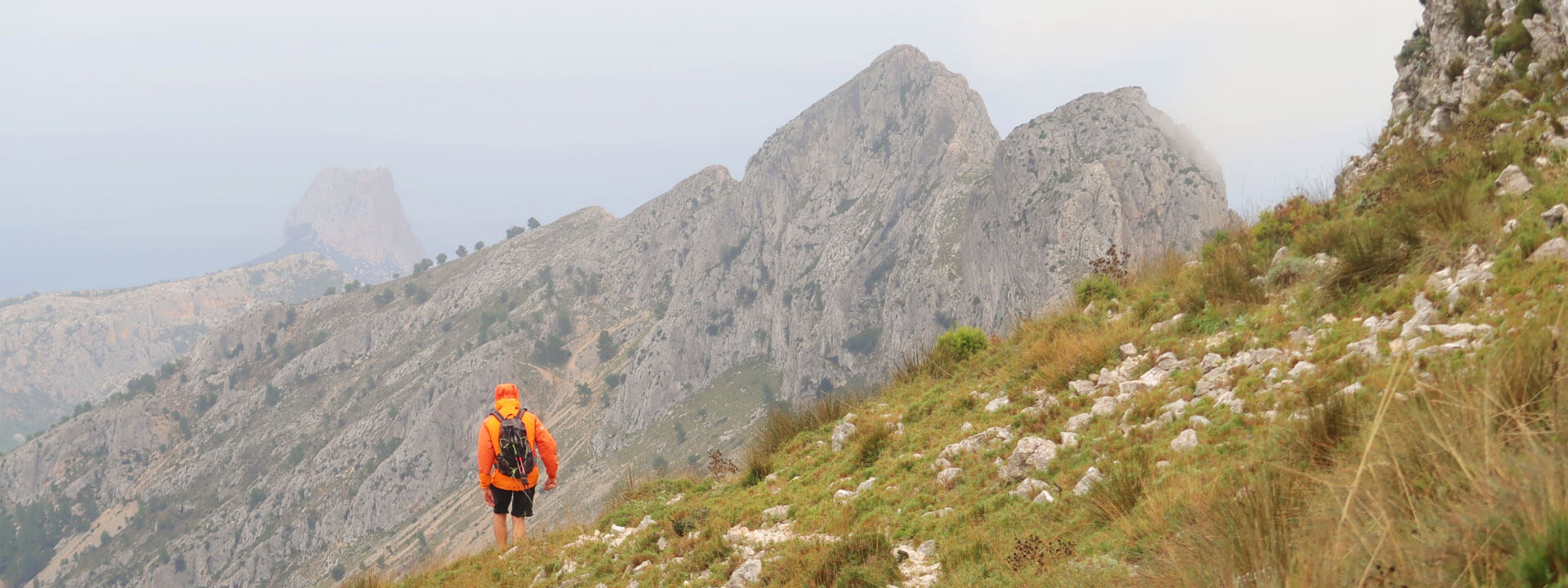 Bajando de la cumbre de Bernia