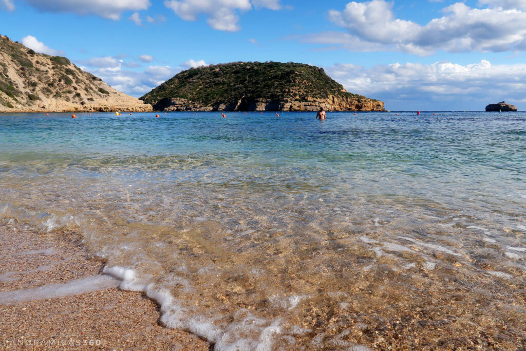 Baño en Cala Barraca