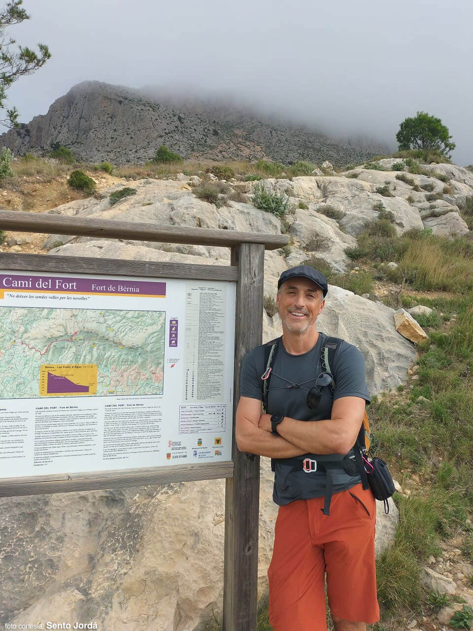 Junto al cartel del PR-CV 48, Camí del Fort